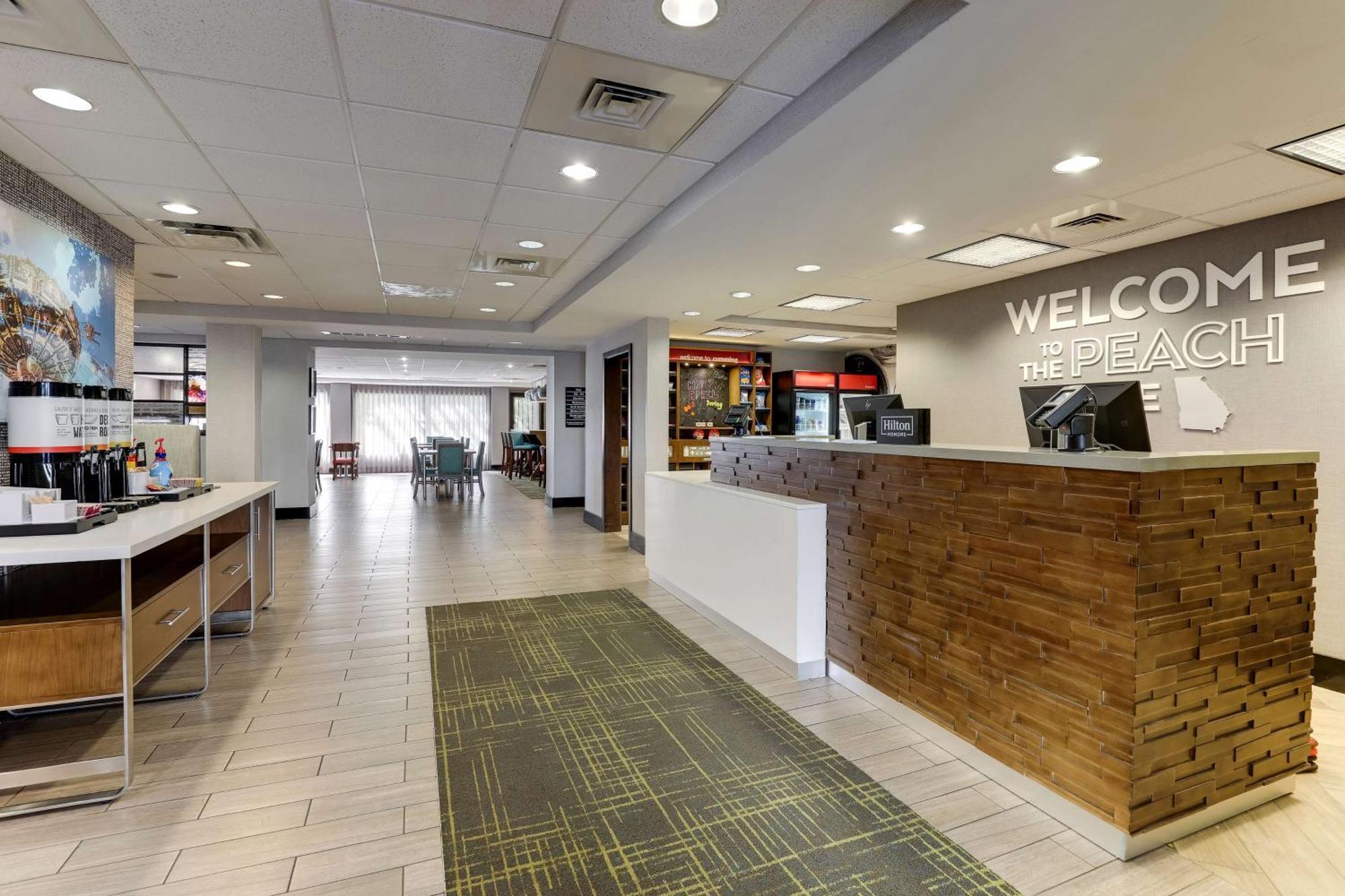 Hampton Inn Cumming Bagian luar foto