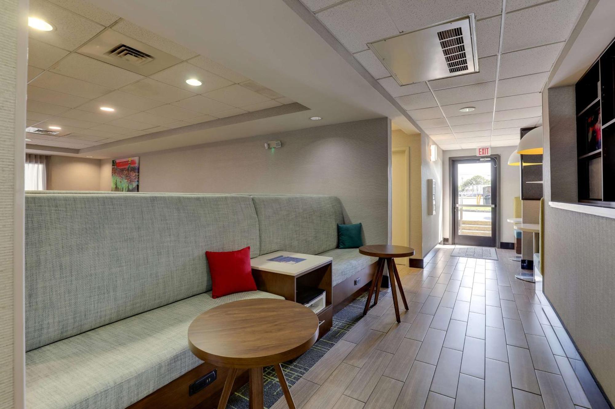 Hampton Inn Cumming Bagian luar foto