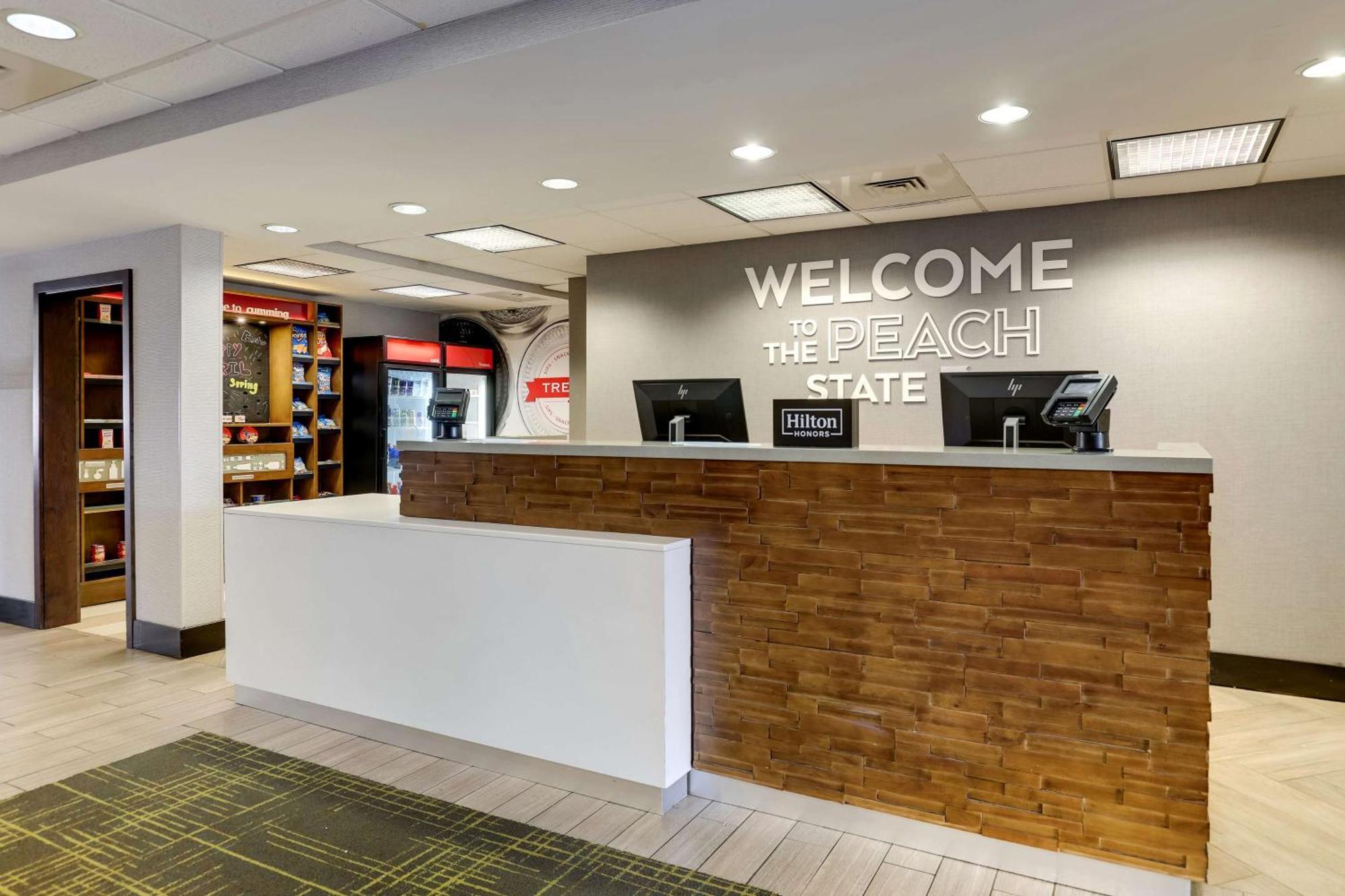 Hampton Inn Cumming Bagian luar foto
