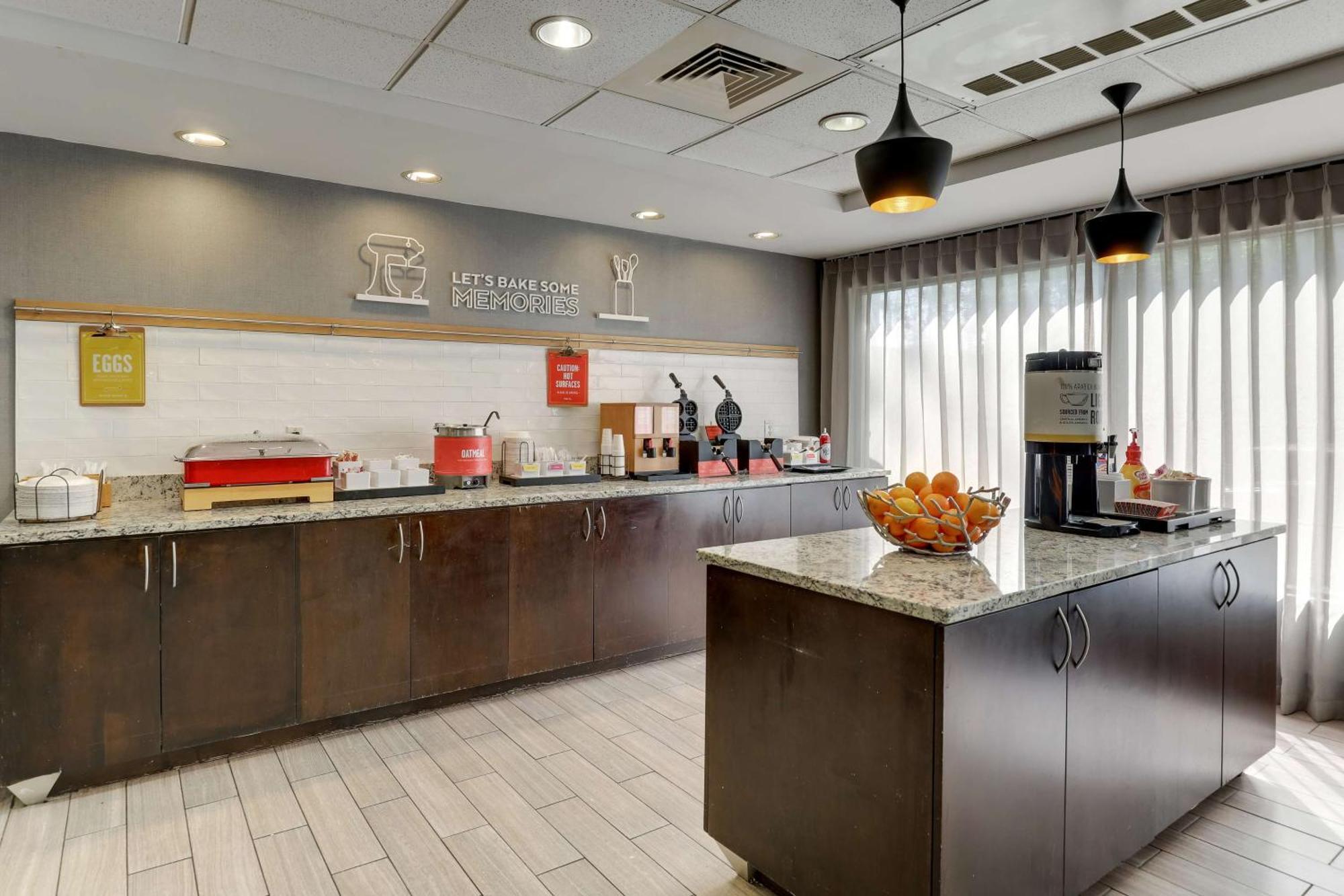 Hampton Inn Cumming Bagian luar foto