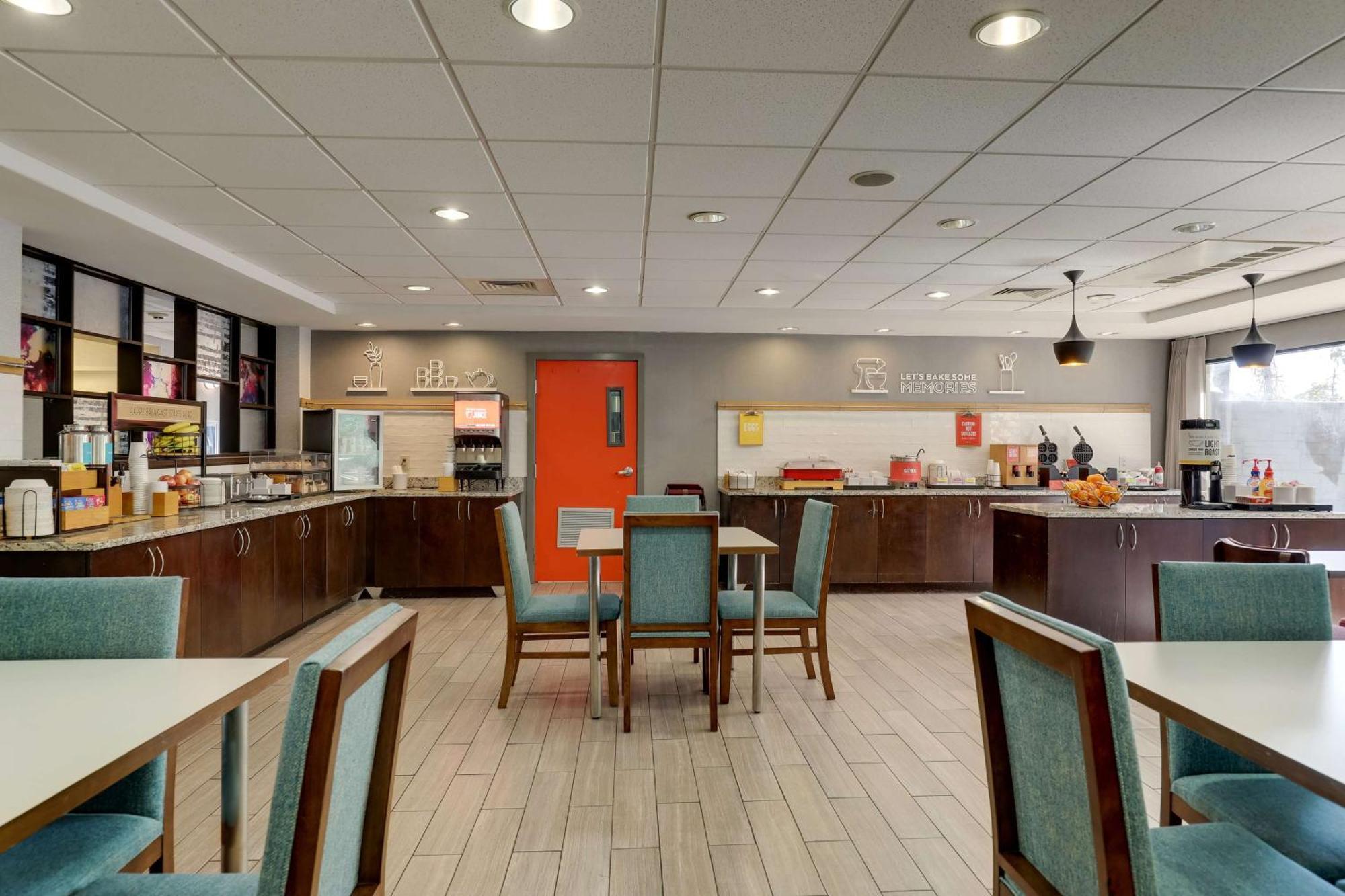 Hampton Inn Cumming Bagian luar foto