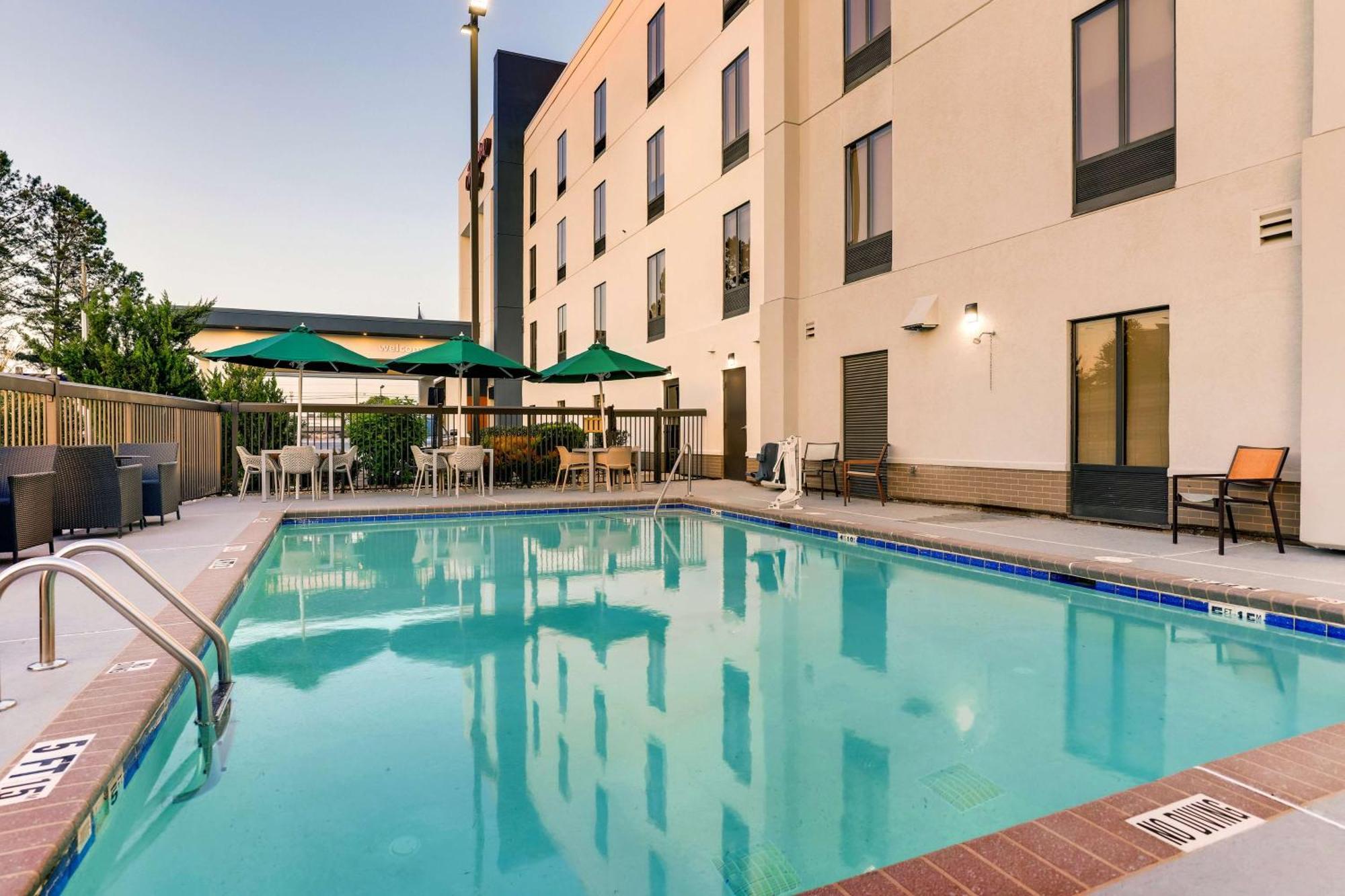Hampton Inn Cumming Bagian luar foto