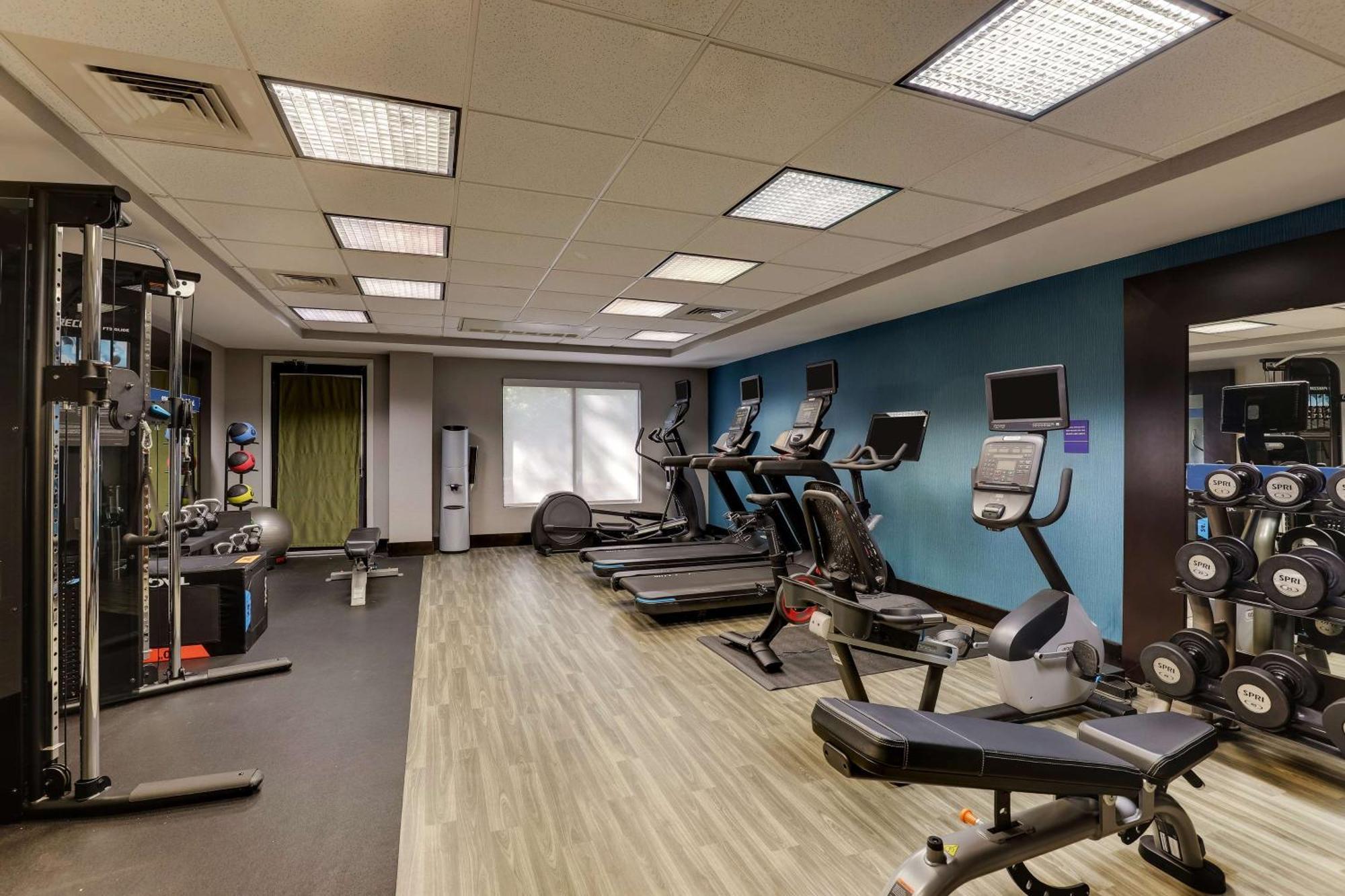 Hampton Inn Cumming Bagian luar foto