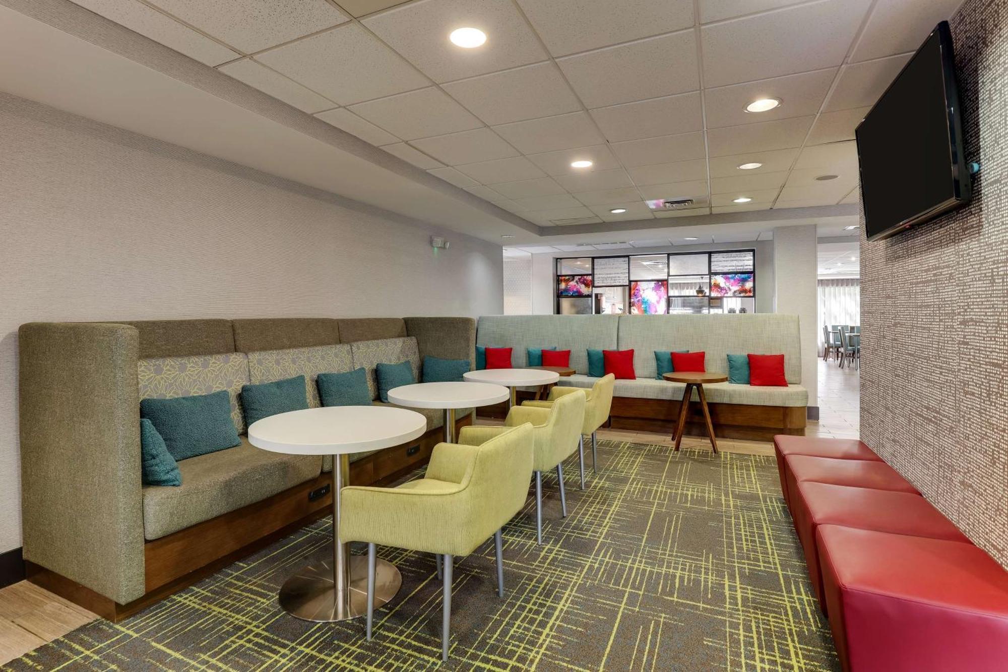 Hampton Inn Cumming Bagian luar foto