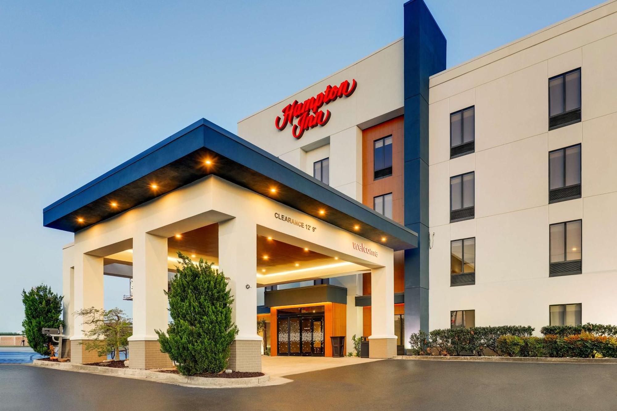 Hampton Inn Cumming Bagian luar foto